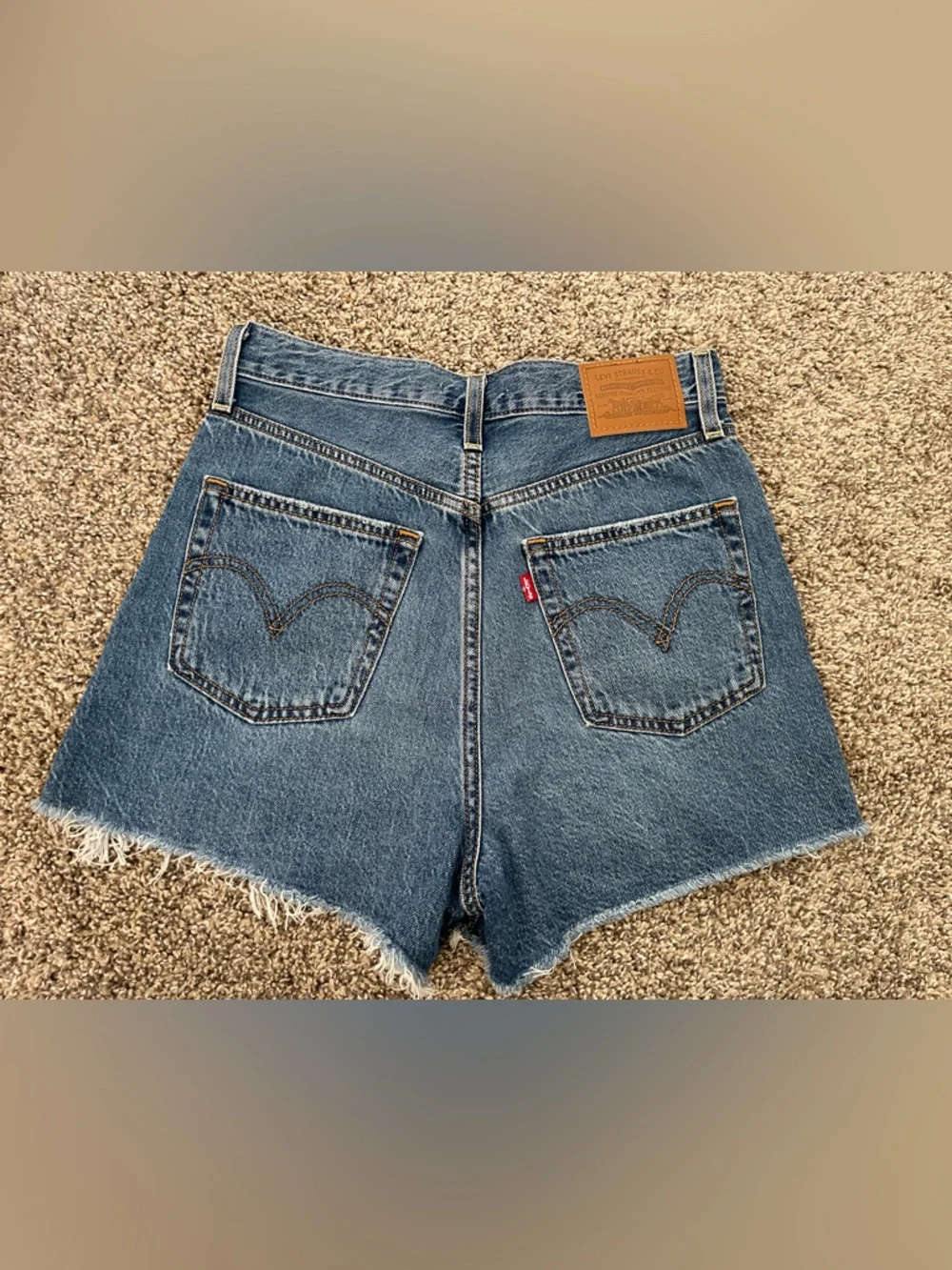 Vintage Women’s Levi’s Ribcage Distressed High Waist Cut Off Shorts Size 28 - Picture 6 of 7